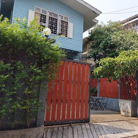 Samsen 360 Hostel Bangkok Exterior foto